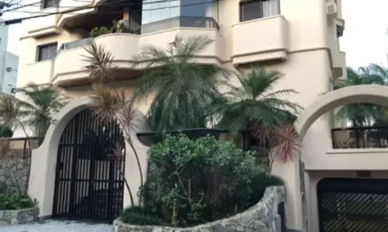 COBERTURA NO GUARUJÁ, SEMI MOBILIADO, ÁREA GOURMET, PISCINA, 03 VAGAS !!