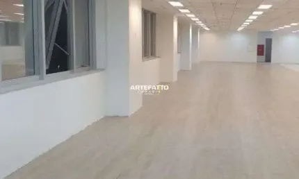 Conjunto corporativo na Berrini com retrofit e infraestrutura premium