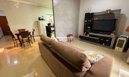 Apartamento com 2 dormitórios no bairro Santa Lúcia