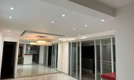 Lindo apartamento reformado110m2 com 3 suites e 2 vagas