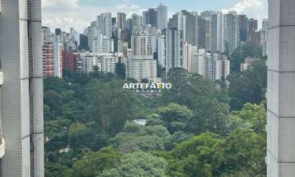 Apto com 288 m² são 4 suítes, sendo que a suíte Master tem 2 banheiros (sr/sra)