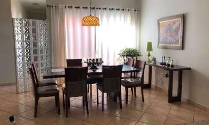 Casa de 178m² com 3 dormitórios no bairro Parque do Castelo em Franca/SP