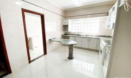 Casa com 4 dormitórios de 260m² no bairro São José em Franca/SP