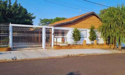Casa com 4 dormitórios no no Centro em Neves Paulista/SP