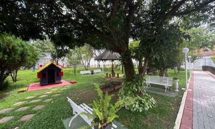 Casa de 156m2 com 3 dormitórios(1suite), 4 vagas-  Quintal espaçoso e integrado