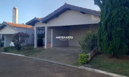Casa em Condomínio Fechado com 3 suítes em Franca/SP