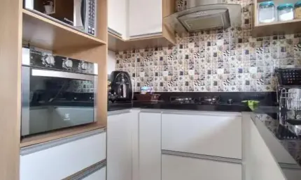 Lindo Sobrado em condomínio de 02 Dormitórios com cozinha planejada - Mobiliada!