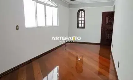 Casa com 3 dormitórios no bairro Vila Duque de Caxias