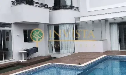 Área externa com piscina, espaço gourmet com churrasqueira, 3 quartos e hidromassagem - À venda no Pantanal.
