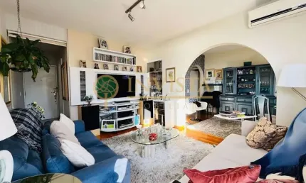 À venda | Vista parcial Mar, 2 quartos, 70 m² e 1 vaga de garagem - Atrás da Av. Beira Mar Norte, em Florianópolis.