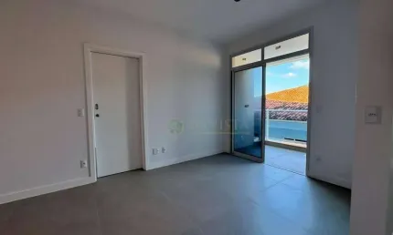À venda | 44 m², sacada com churrasqueira e 1 vaga de garagem - Praia dos Açores, em Florianópolis.