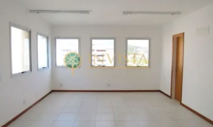 Sala comercial à venda com 1 vaga no centro de florianópolis.