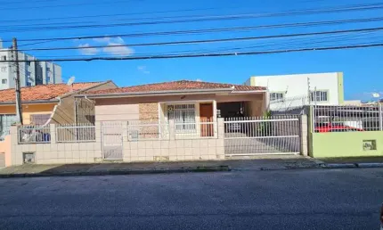 À venda | 241 m², 3 quartos, amplo quintal e 3 vagas - barreiros,  em são josé
