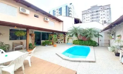 Casa com 5 quartos à venda na Rua José de Lyra Telles, 70, Barreiros, São José