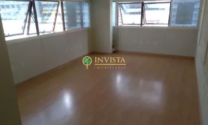 Sala Comercial com 30m² à venda no Centro de Florianópolis.