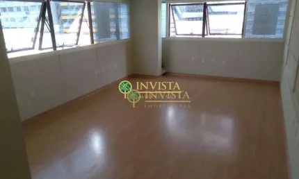 Sala comercial com 30m² à venda no centro de florianópolis.