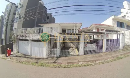 Viabilidade comercial, com 5 quartos, edícula e 4 vagas na Coloninha