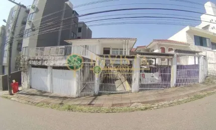 Viabilidade comercial, com 5 quartos, edícula e 4 vagas na Coloninha