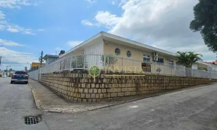 À venda | 315m² de área construída, 720 m² de terreno e oportunidade de retorno financeiro imediato - Capoeiras,em Florianópolis