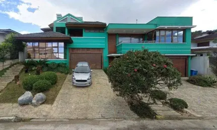 À venda no bairro joão paulo! casa de alto padrão, viabilidade comercial e residencial, 6 quartos, churrasqueira e 5 vagas de garagem.
