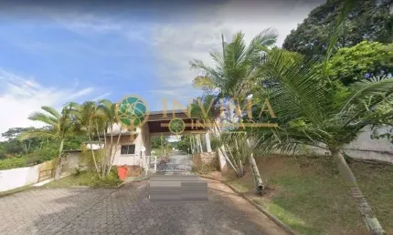 Terreno em condomínio fechado com 794m² localizado no  córrego grande próximo a ufsc.