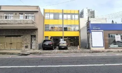 Locação | Prédio Comercial com 216 m² e 3 vagas de garagem - Estreito, em Florianópolis.