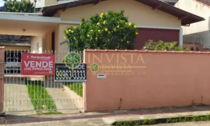 À venda | Casa com churrasqueira, edícula e 3 quartos - Jardim Atlântico, Florianópolis.
