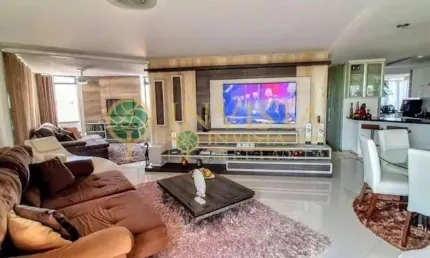 Terraço privativo com piscina e espaço gourmet, 3 quartos e 4 vagas de garagem à venda em canasvieiras. ,