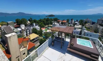 À venda na Praia de Canajurê! Triplex, Vista Mar, Terraço privativo, Mobiliado, 4 suítes e 2 vagas de garagem.