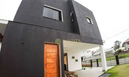 À venda | Condomínio Fechado, Piscina Privativa, 240 m², 4 quartos e 2 vagas - Canasvieiras, em Florianópolis.