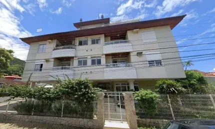 Sacada com churrasqueira, 3 quartos e 1 vaga - à venda na lagoa da conceição.