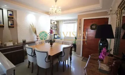 Casa com 214m² privativos, piscina, 3 quartos e 4 vagas de garagem.