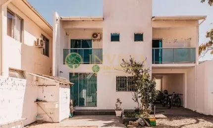 À venda | casa com 218m², 3 quartos e 2 vagas de garagem - agronômica, florianópolis.