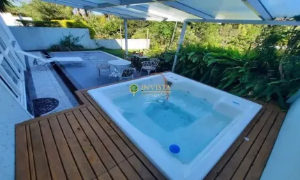 Locação | Alto Padrão, 485 m², hidromassagem, churrasqueira e 5 quartos - João Paulo, em Florianópolis.