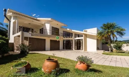 À venda | 323 m², área gourmet com piscina e churrasqueira, 5 quartos e hidromassagem - itacorubi, em florianópolis.