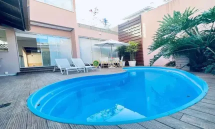 À venda no joão paulo! casa com 4 suítes, piscina e 3 vagas de garagem.
