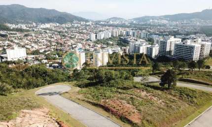 À venda | Terreno com 533m² em condomínio fechado no Itacorubi.
