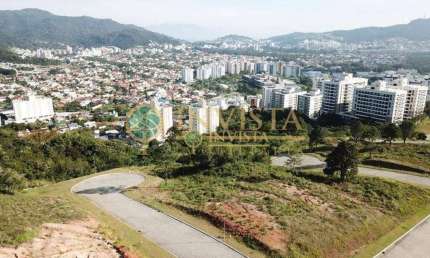 À venda | Terreno com 638 m² em condomínio fechado no Itacorubi.