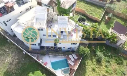 Oportunidade de Investimento! Pousada com 700m², piscina e 6 quartos - À venda na Praia do Campeche.