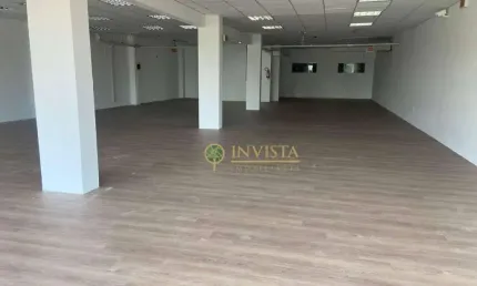 Sala comercial com 250m² - locação no bairro saco grande.