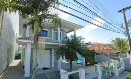 À venda na Praia dos Ingleses! Piscina Privativa, edícula, churrasqueira, 3 quartos e 4 vagas de garagem.