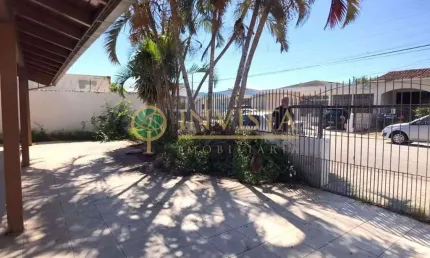 À venda no bairro Balneário do Estreito! 264m², 4 quartos e 2 vagas de garagem.