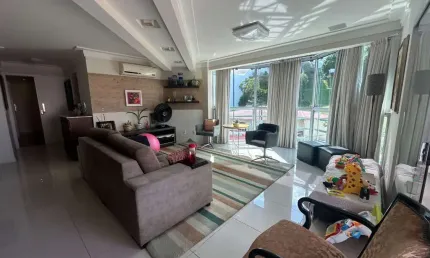 À venda no Pantanal, próximo a UFSC! Cobertura com 3 quartos e 1 vaga de garagem.