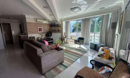 À venda no Pantanal, próximo a UFSC! Cobertura com 3 quartos e 1 vaga de garagem.