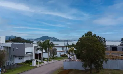 Erreno com 762m² à venda em condomínio fechado de alto padrão em cacupé.