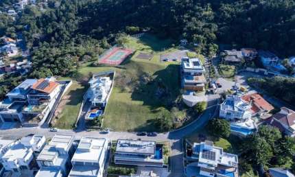 À venda | Terreno com 720 m² em Condomínio fechado - Trindade, em Florianópolis.