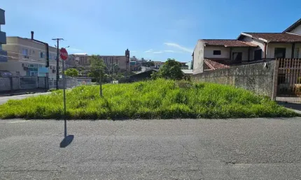 À venda | Terreno de esquina com 317 m² - Serraria, em São José.