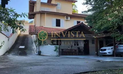 À venda | 235 m², área gourmet, edícula, 5 quartos e 10 vagas de garagem - trindade, em florianópolis.