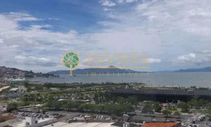 Vista mar, 2 vagas e localização privilegiada no Centro de Florianópolis.
