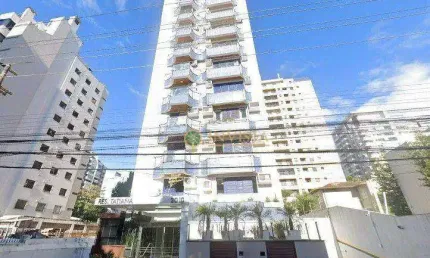 Sacada com churrasqueira, 3 quartos e 2 vagas - à venda no centro de florianópolis.